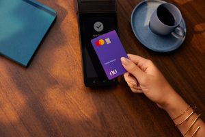 Cartão Nubank tem anuidade? Descubra e saiba se vale a pena